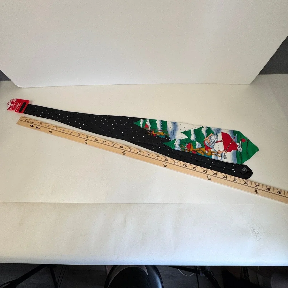 Vtg 90s Hallmark Polyester Santa Reindeer Play Golf Night Snow Christmas Necktie